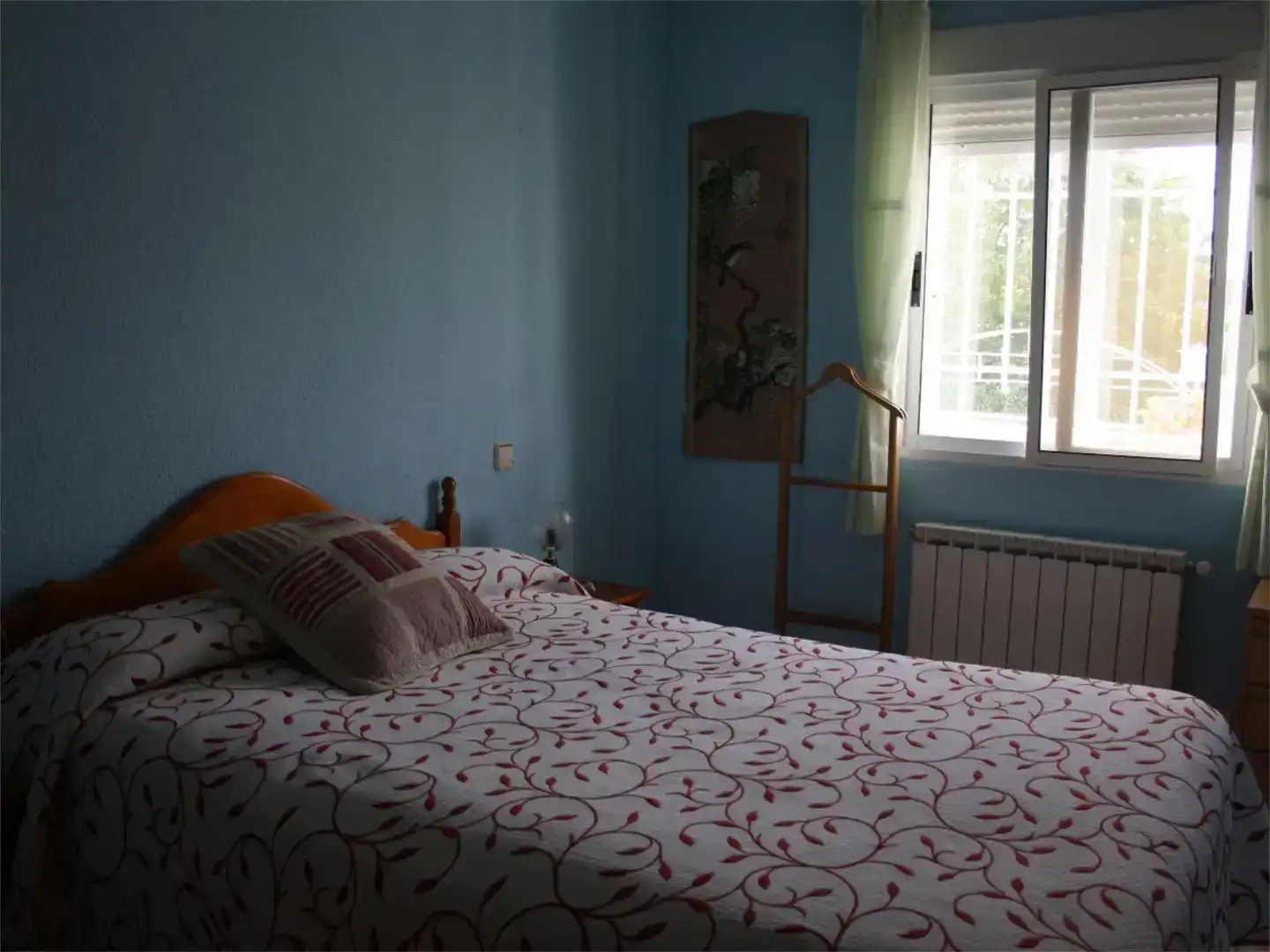 Dormitori de Casa o xalet en venda en La Adrada  amb Aire condicionat, Piscina i Balcó