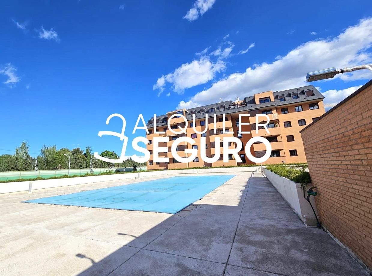 Piscina de Pis de lloguer en Pinto amb Aire condicionat, Calefacció i Terrassa