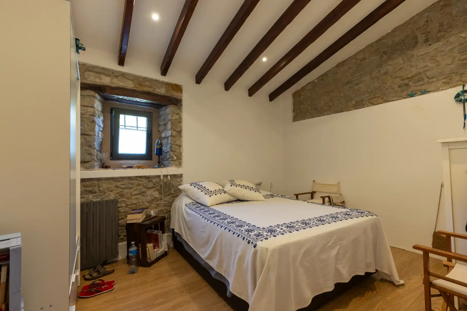 Schlafzimmer von Country house zum Verkauf in Sant Martí de Llémena mit Klimaanlage, Heizung und Privatgarten