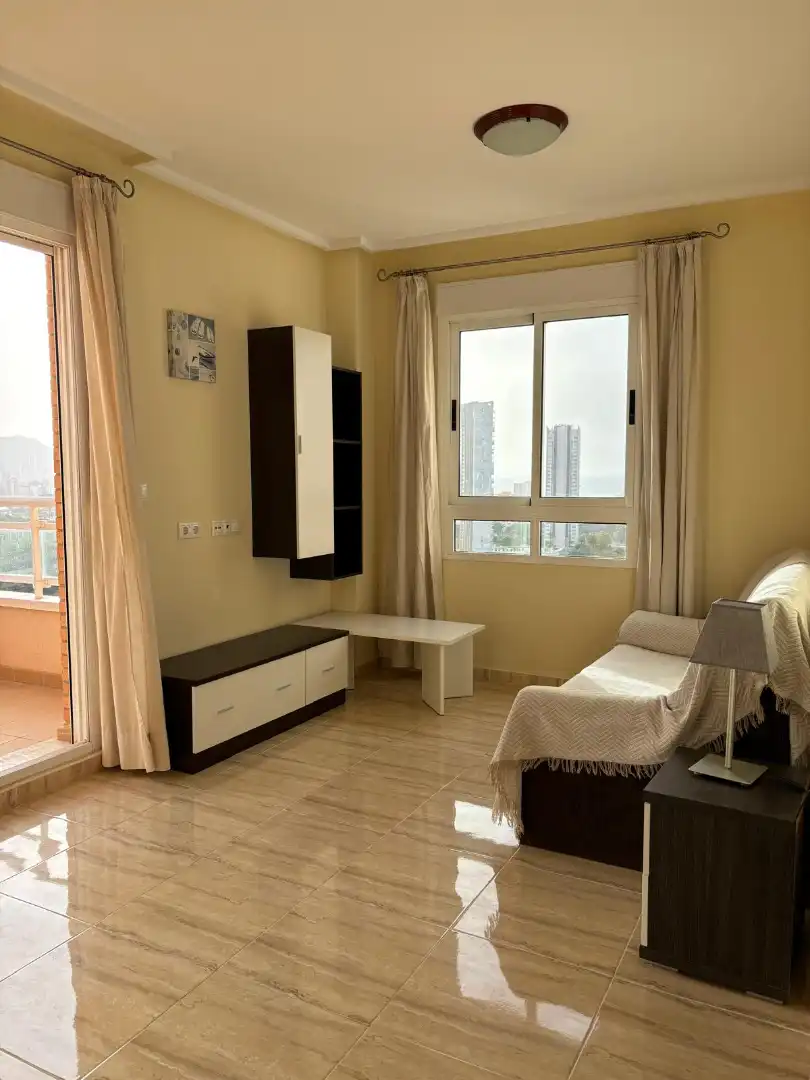 Dormitori de Apartament de lloguer en Benidorm amb Aire condicionat, Calefacció i Terrassa