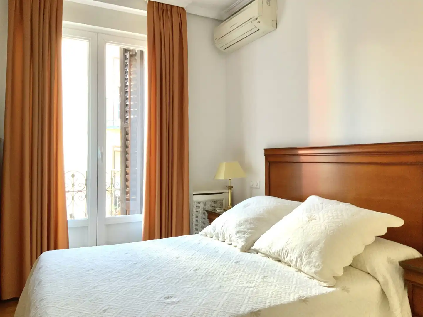 Bedroom of Flat for rent in Madrid  with Air Conditioner, Heating and Furnished