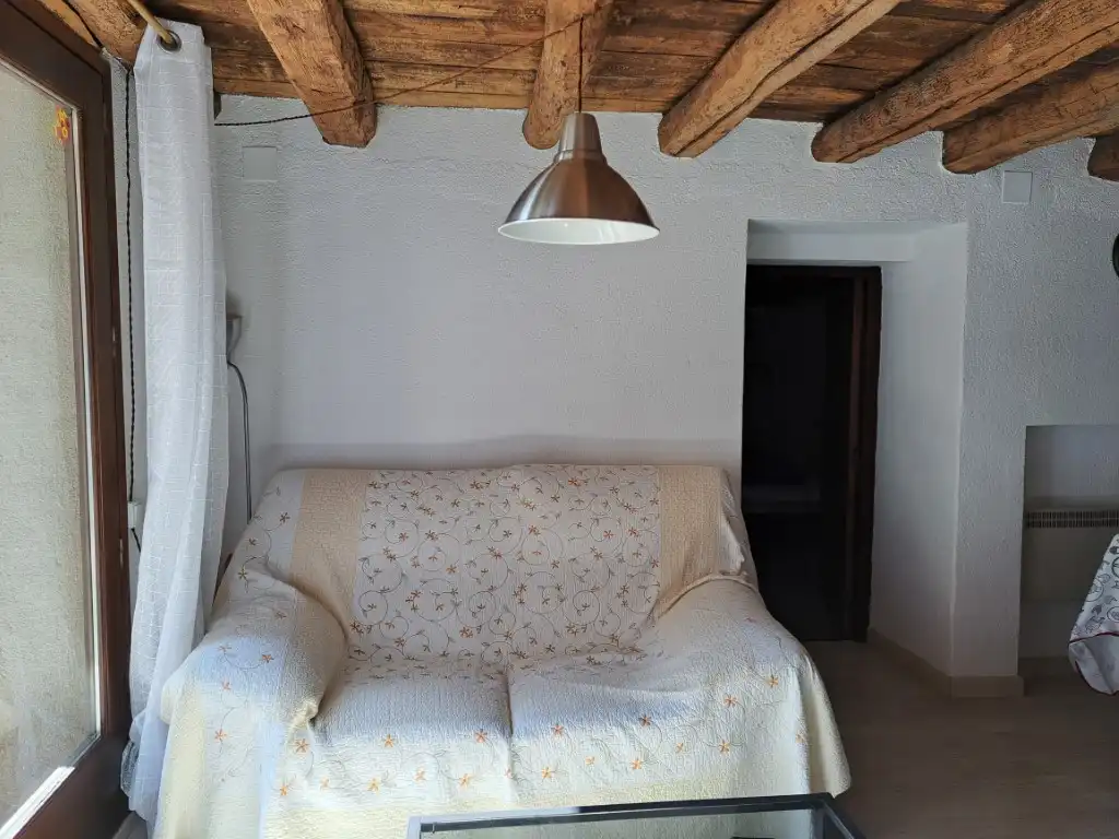 Wohnzimmer von Erdgeschoss zur Miete in Das mit Heizung, Privatgarten und Parkett