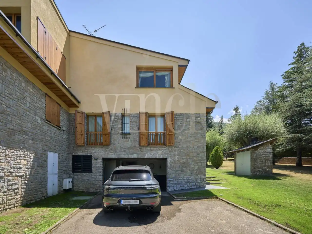 Exterior view of Houses for sale in Alp  with Heating and Parquet flooring