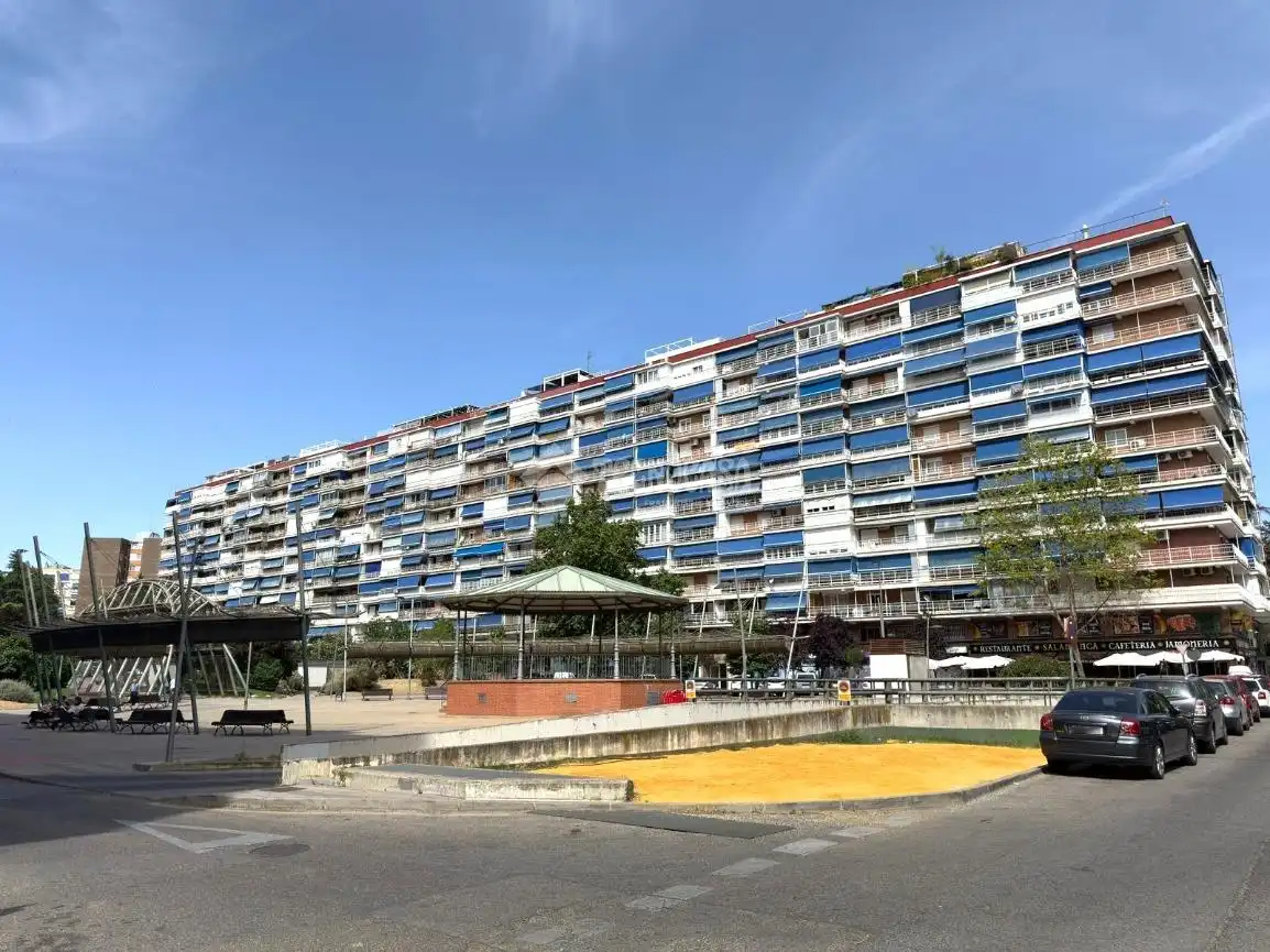 Vista exterior de Pis en venda en Alcorcón amb Calefacció i Terrassa