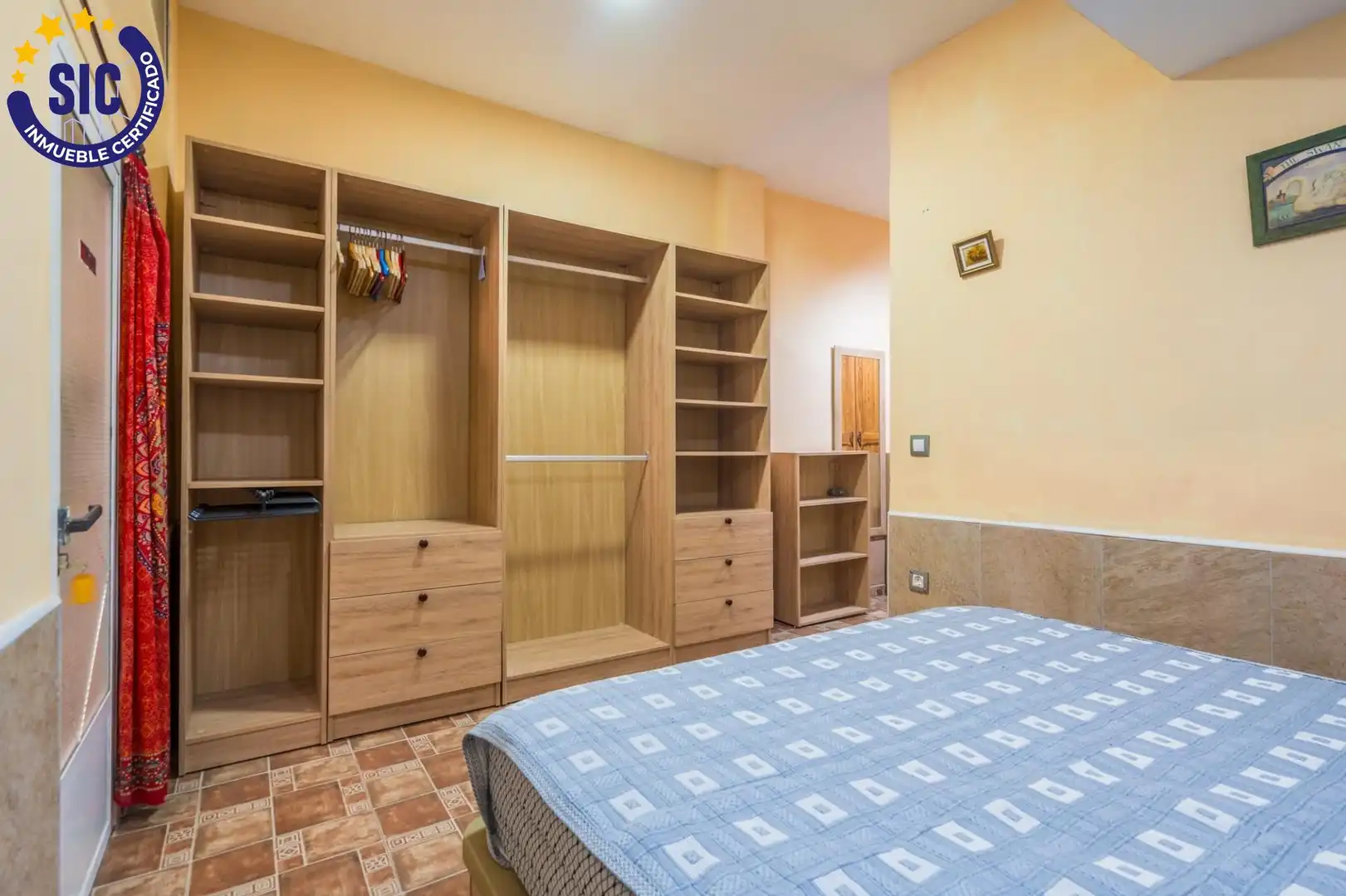 Habitación de Planta baja en venta en Valencia