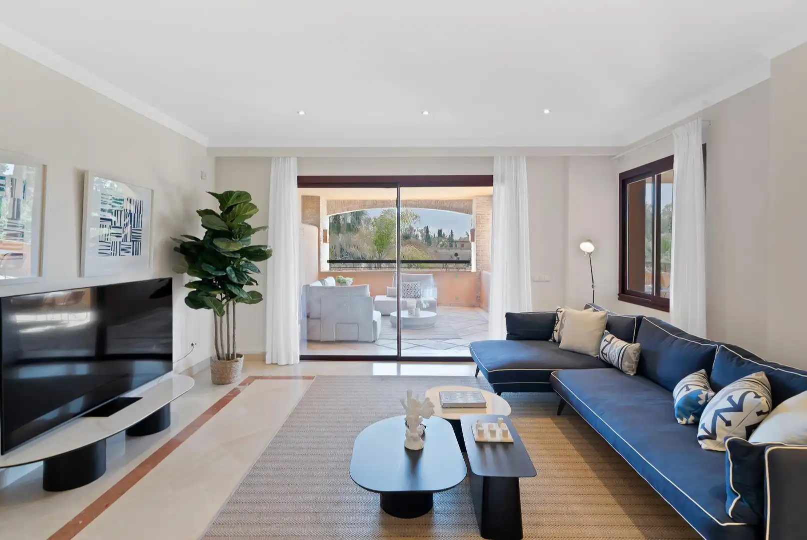 Sala d'estar de Apartament en venda en Marbella amb Aire condicionat, Calefacció i Jardí privat