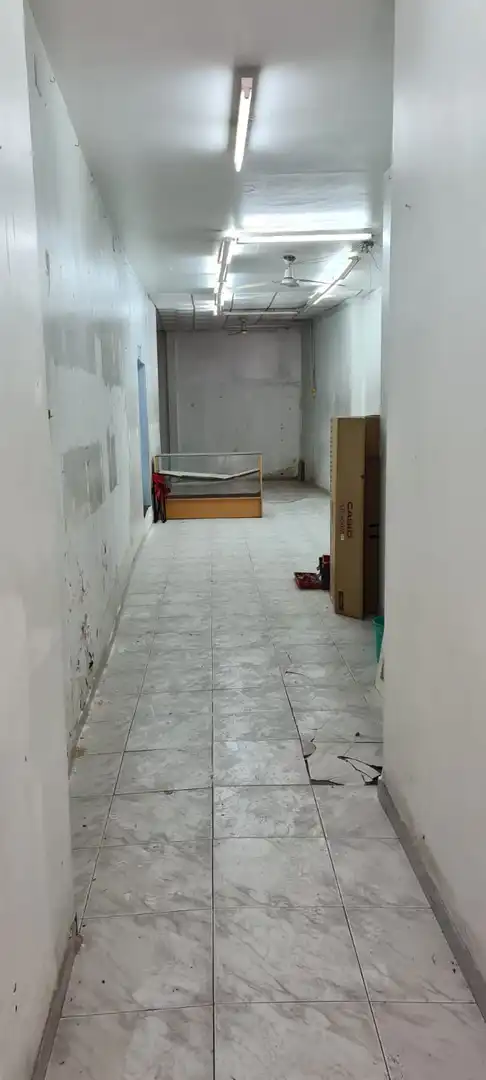 Local comercial de lloguer a Carrer d'Enmig, imagen 4