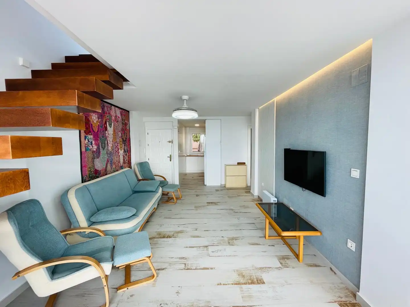 Sala d'estar de Apartament de lloguer en Torrevieja amb Calefacció, Terrassa i Piscina
