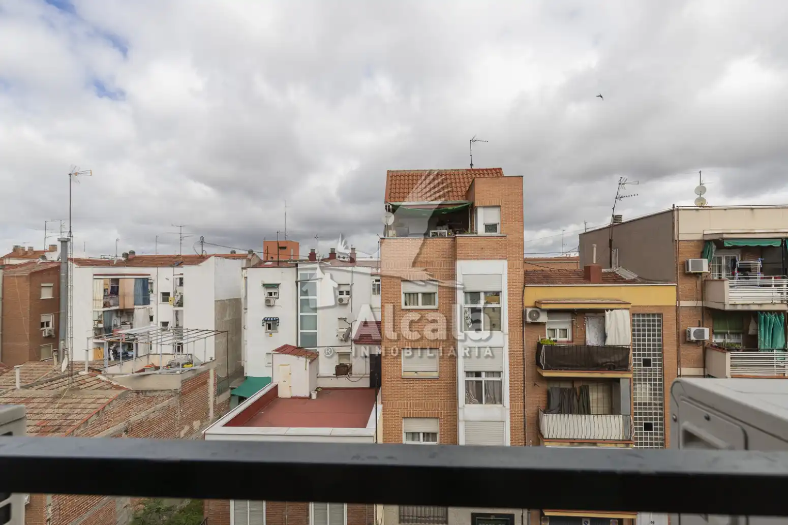 Vista exterior de Piso en venta en Madrid con Calefacción y Terraza