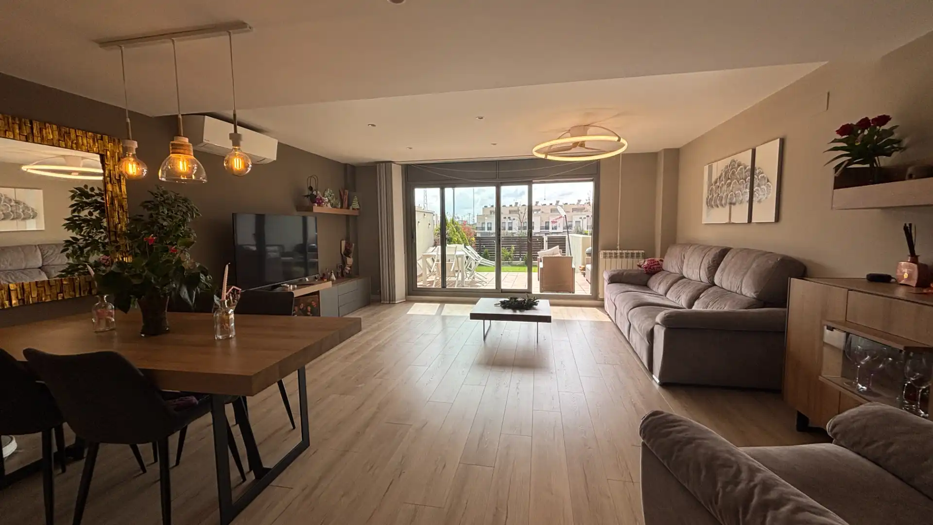 Sala de estar de Casa adosada en venta en  Lleida Capital con Aire acondicionado, Calefacción y Parquet