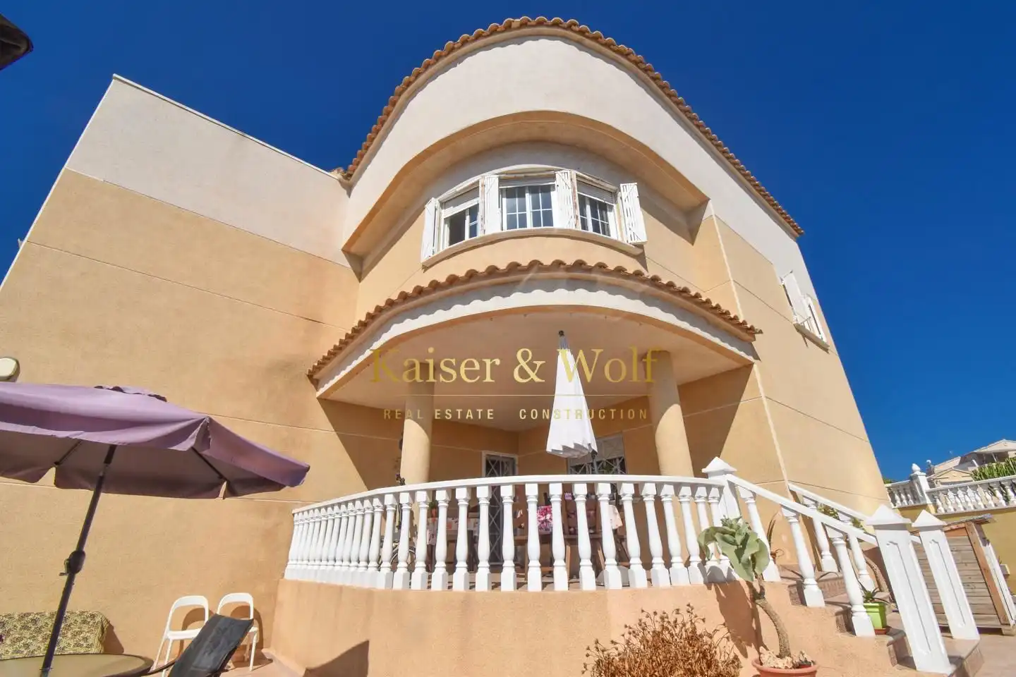 Vista exterior de Casa o xalet en venda en Torrevieja amb Jardí privat, Terrassa i Traster