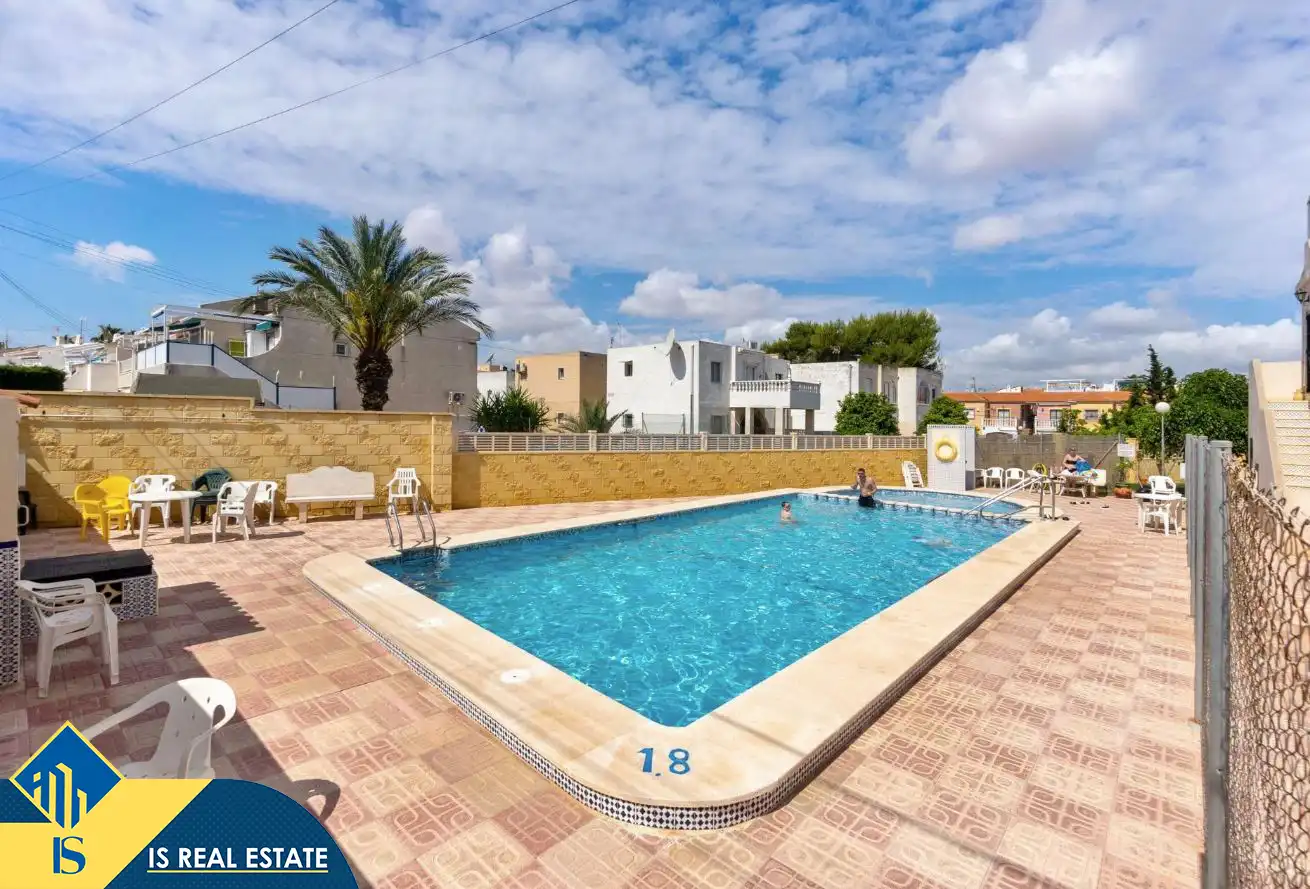Bungalow amb piscina en venda a Zona Carrefour - Urbanizaciones, imagen 2