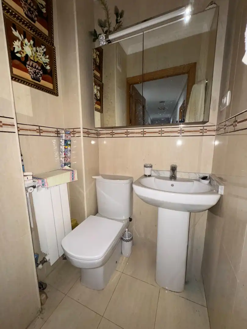 Baño de Piso en venta en Ponferrada con Calefacción, Trastero y Amueblado