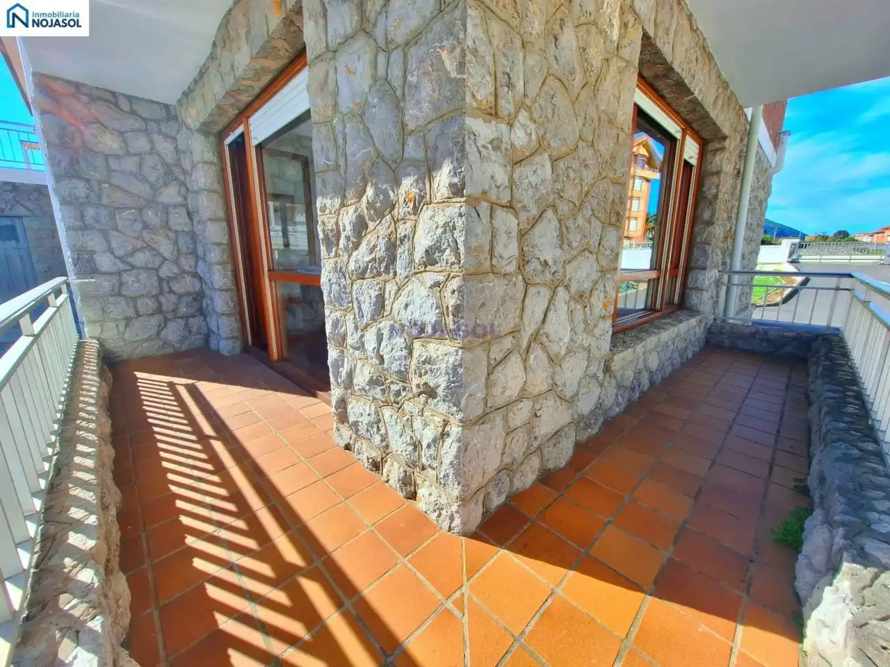 Terrassa de Casa o xalet de lloguer en Noja amb Calefacció, Jardí privat i Moblat
