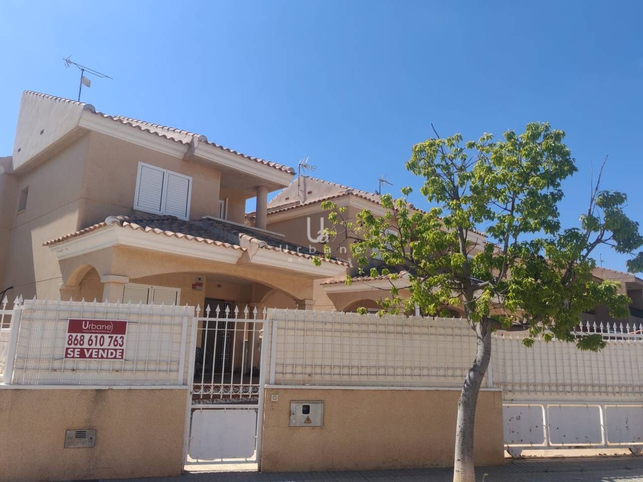 Vista exterior de Casa o xalet en venda en Los Alcázares amb Aire condicionat, Calefacció i Jardí privat