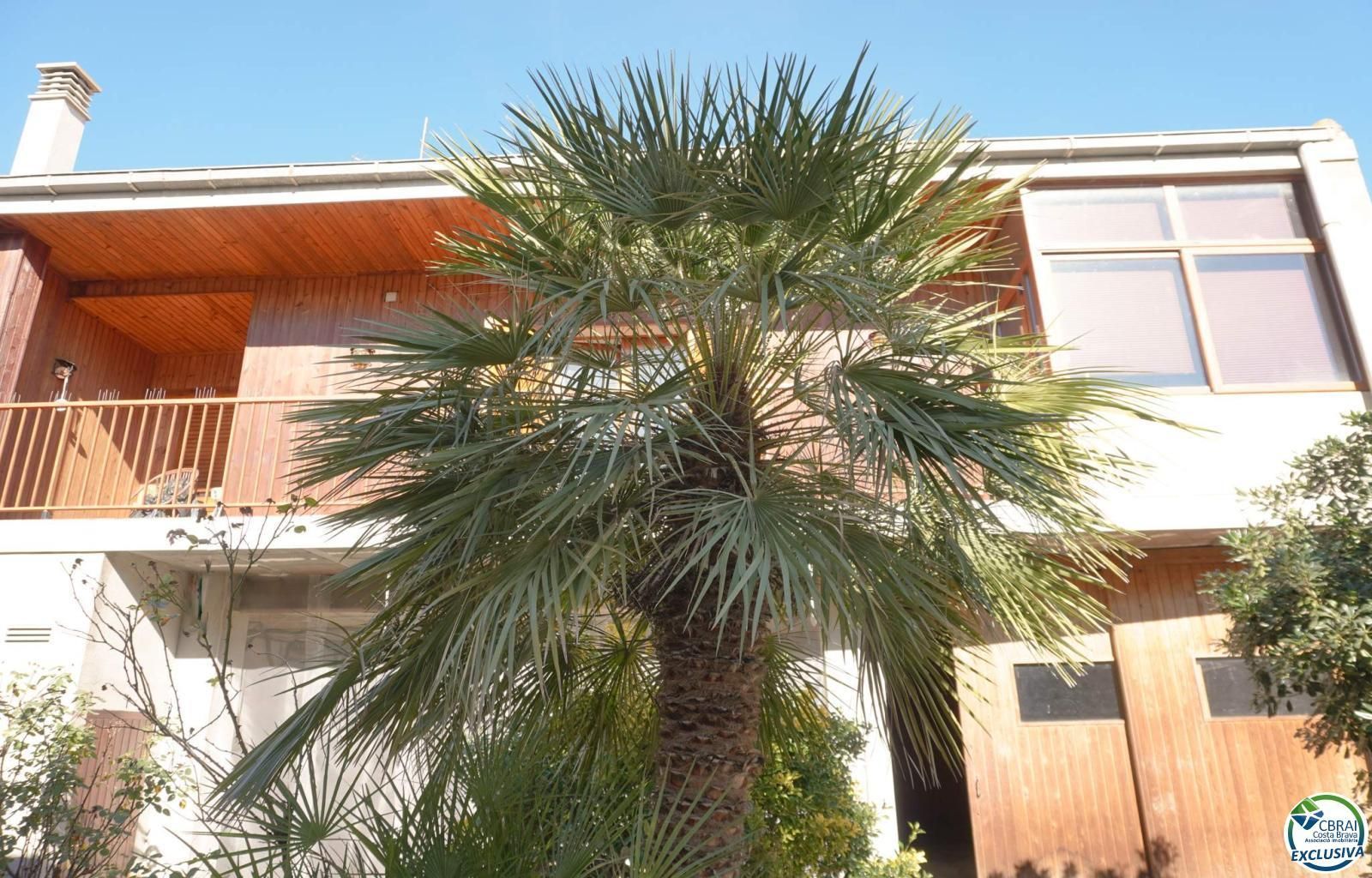 Vista exterior de Casa o xalet en venda en Vila-sacra amb Calefacció, Jardí privat i Terrassa