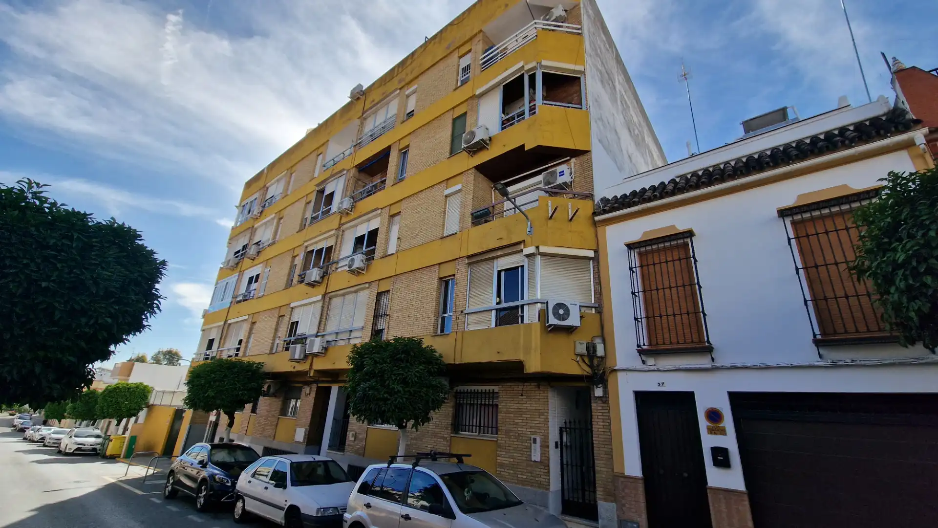 Vista exterior de Piso en venta en San Juan de Aznalfarache con Aire acondicionado y Terraza