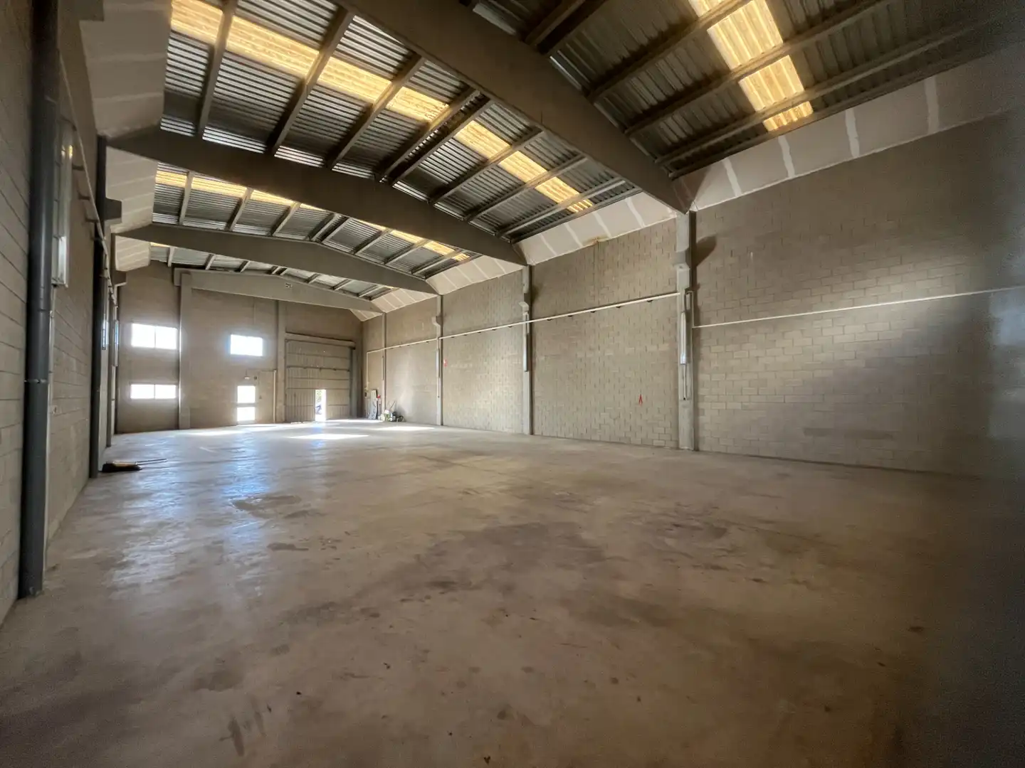 Nau industrial de lloguer en Cornellà del Terri