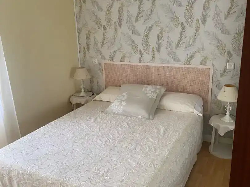 Schlafzimmer von Wohnungen zur Miete in Ribamontán al Mar mit Privatgarten, Parkett und Möbliert