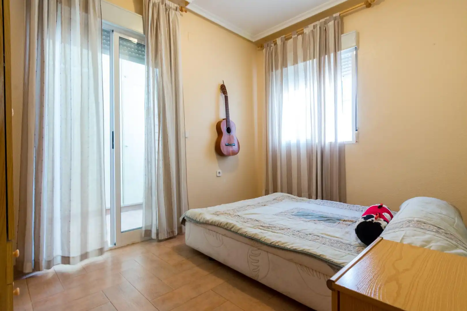Habitación de Apartamento de alquiler en Los Montesinos con Aire acondicionado y Terraza