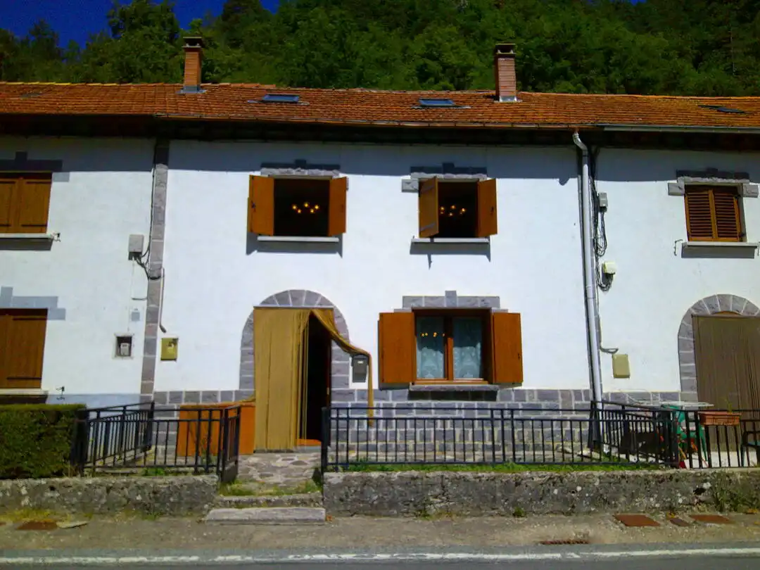 Vista exterior de Casa adosada en venda en Uztárroz / Uztarroze amb Calefacció i Moblat