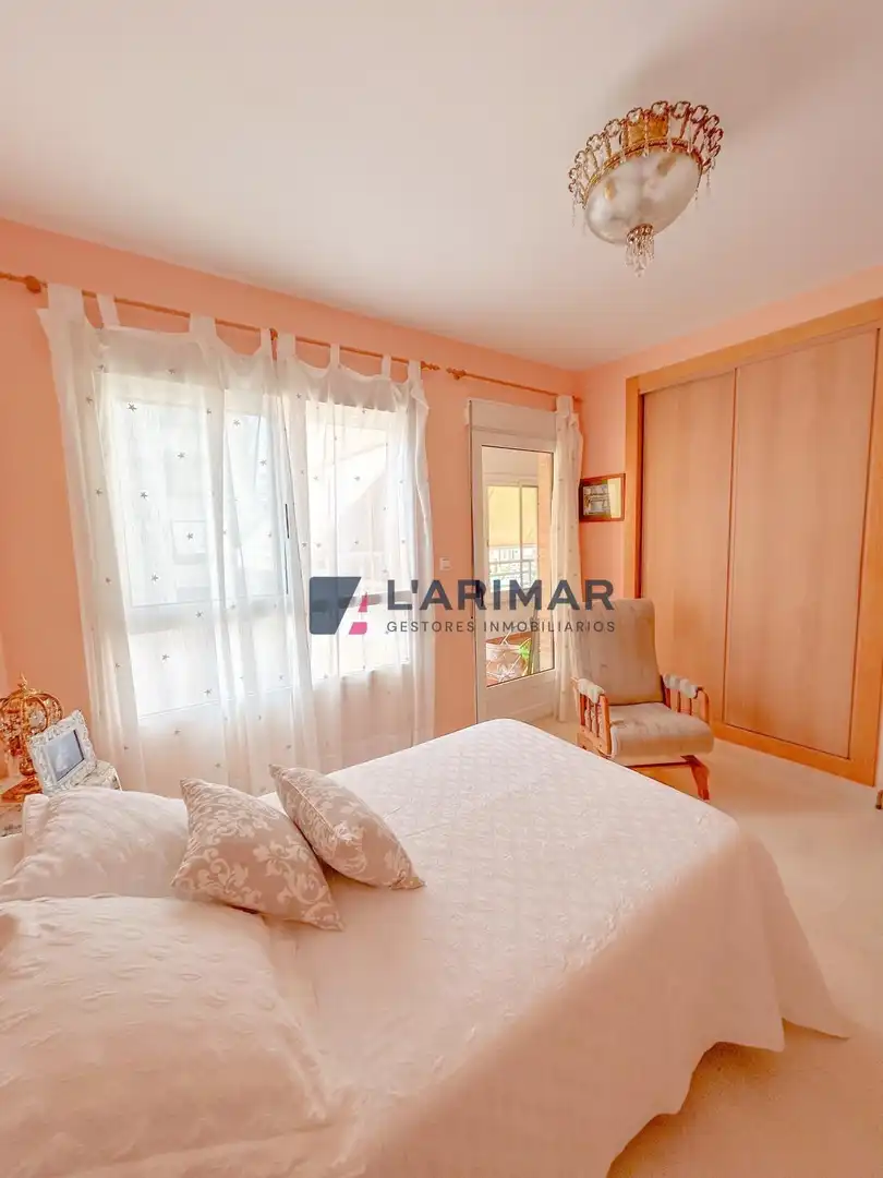 Habitación de Apartamento en venta en Alicante / Alacant con Aire acondicionado, Jardín privado y Terraza