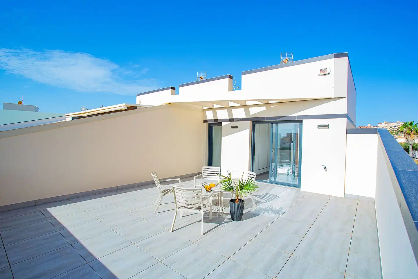 Terrassa de Casa o xalet en venda en Torrevieja amb Aire condicionat, Calefacció i Jardí privat