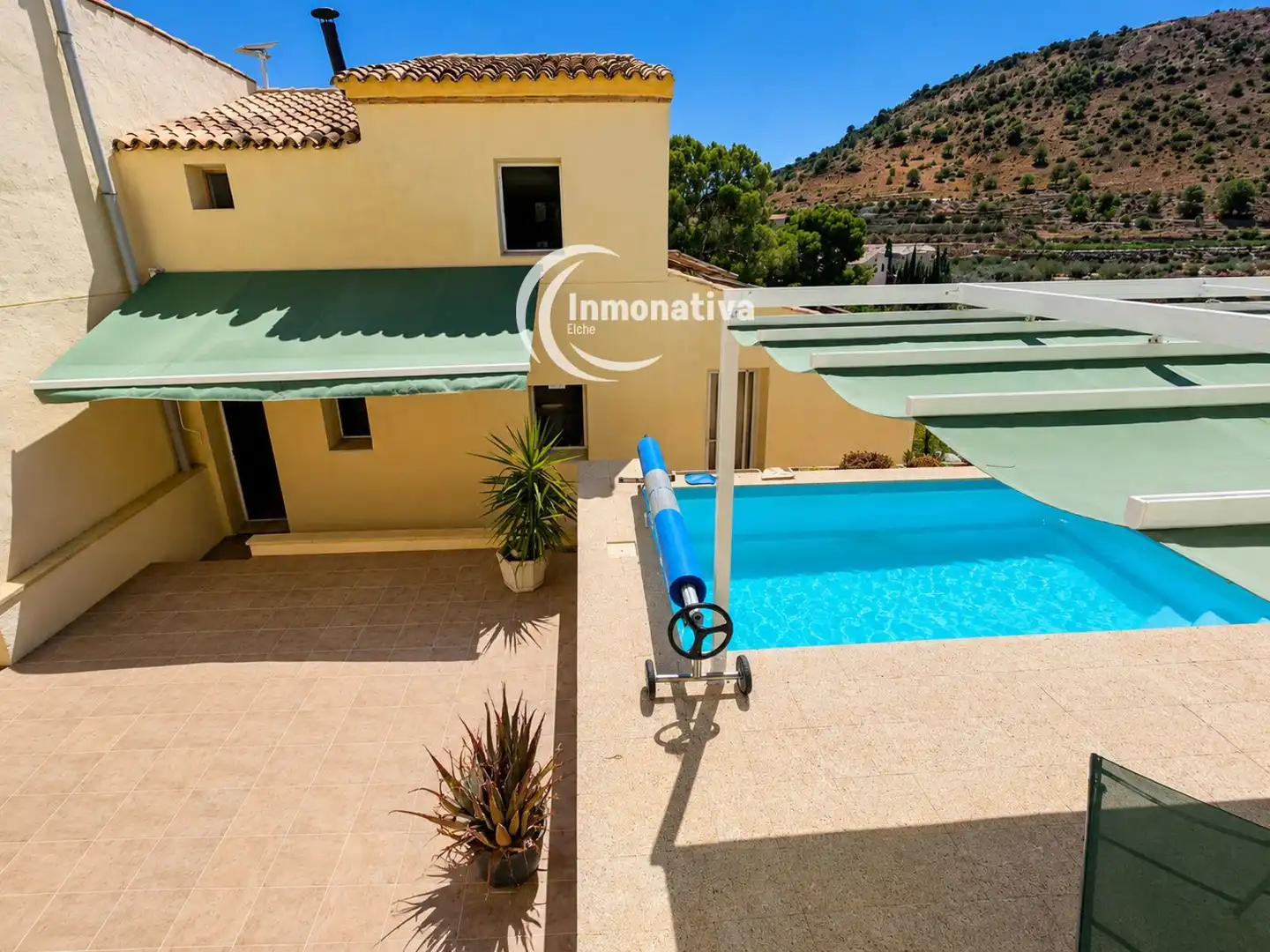 Swimming pool of Houses for sale in Pedanías Oeste