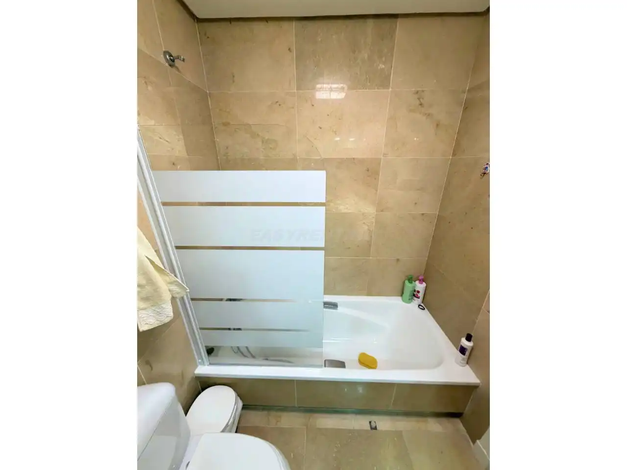 Baño de Apartamento de alquiler en Manilva con Terraza, Amueblado y Alarma