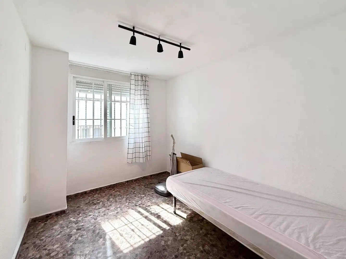 Bedroom of Flat for rent in Zona La Ermita