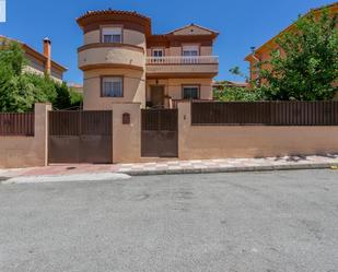 Exterior view of Single-family semi-detached for sale in Cúllar Vega  with Terrace and Swimming Pool