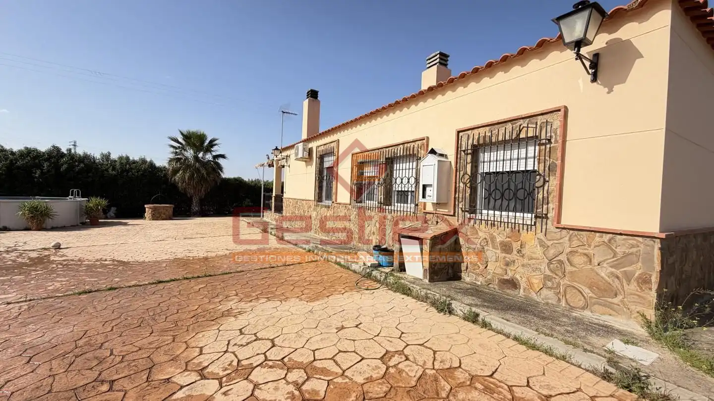 Außenansicht von Haus oder Chalet zum Verkauf in Almendralejo