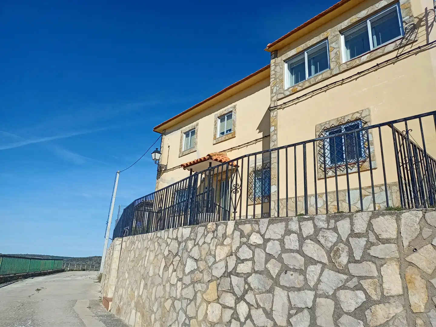 Vista exterior de Casa adosada en venta en Cañada del Hoyo con Terraza