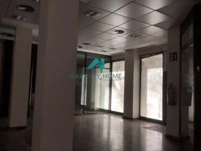 Local de lloguer en Sevilla amb Aire condicionat