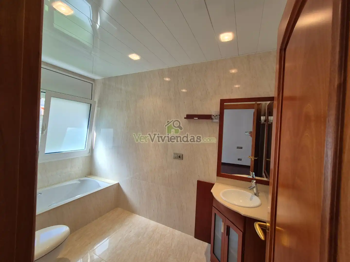 Baño de Casa o chalet en venta en Vallirana con Aire acondicionado, Calefacción y Jardín privado