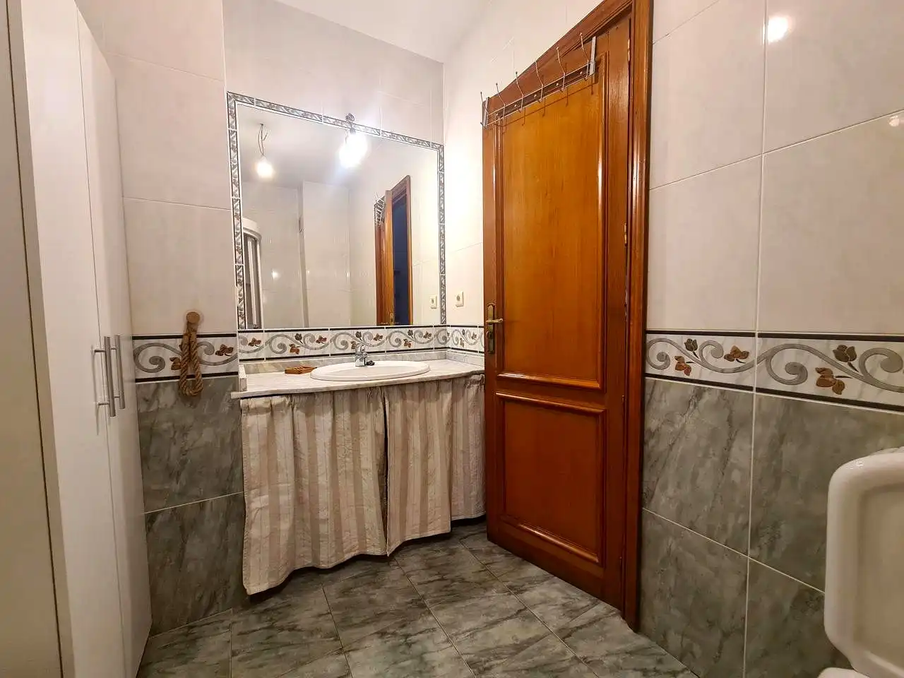 Baño de Piso en venta en La Adrada  con Aire acondicionado, Terraza y Amueblado