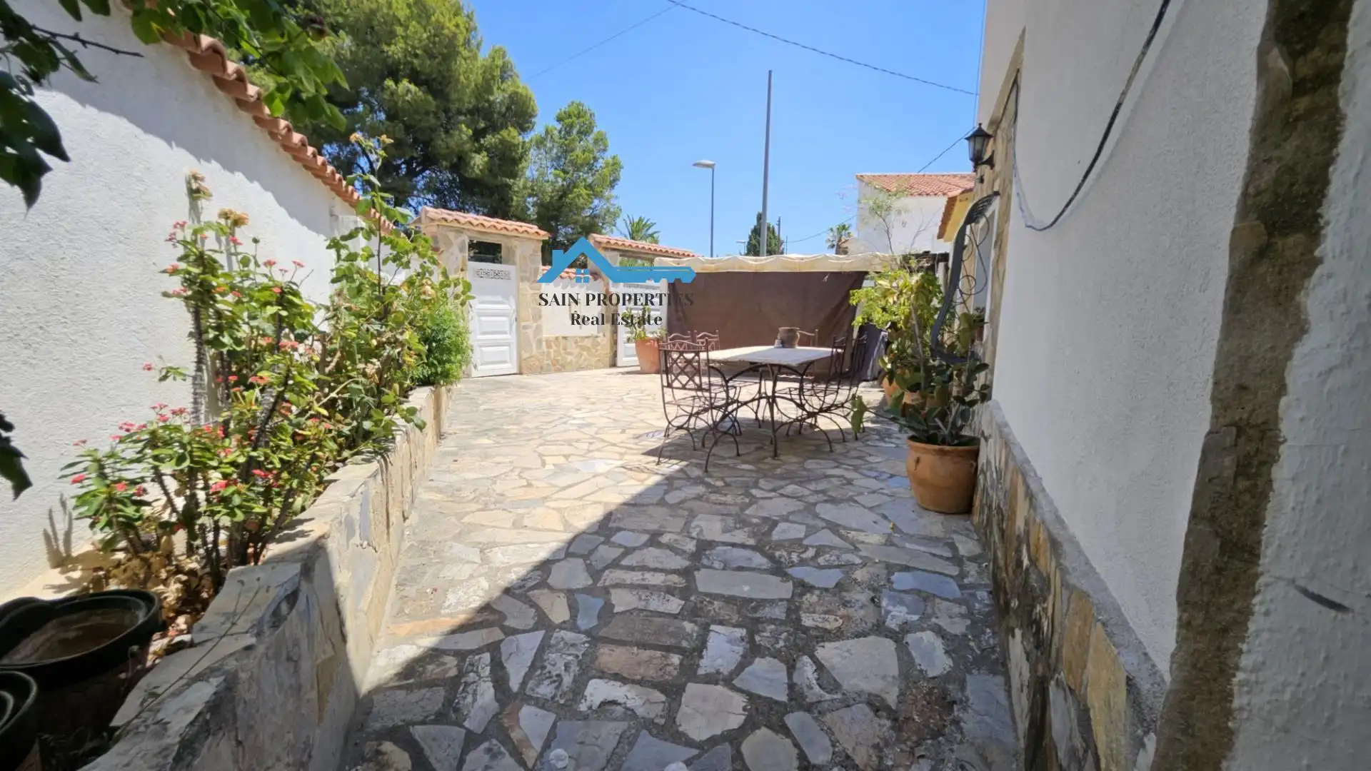 Vista exterior de Casa o xalet en venda en La Nucia amb Aire condicionat, Calefacció i Jardí privat