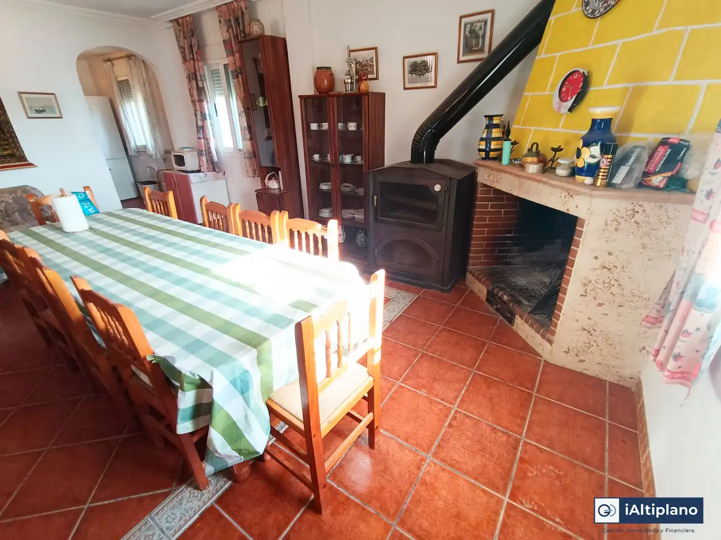 Menjador de Casa o xalet en venda en Baza amb Jardí privat, Piscina i Moblat
