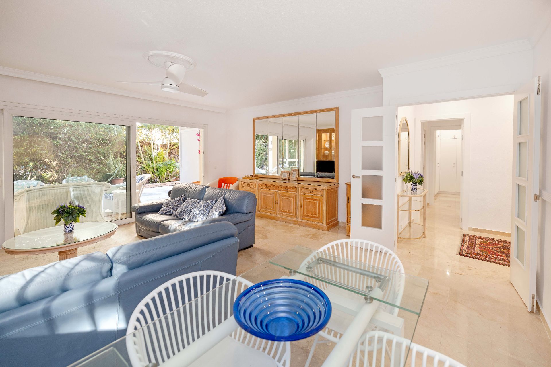 Sala de estar de Planta baja en venta en Marbella con Aire acondicionado, Calefacción y Terraza