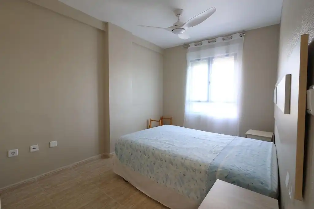 Habitación de Apartamento de alquiler en Orihuela con Aire acondicionado, Amueblado y Balcón