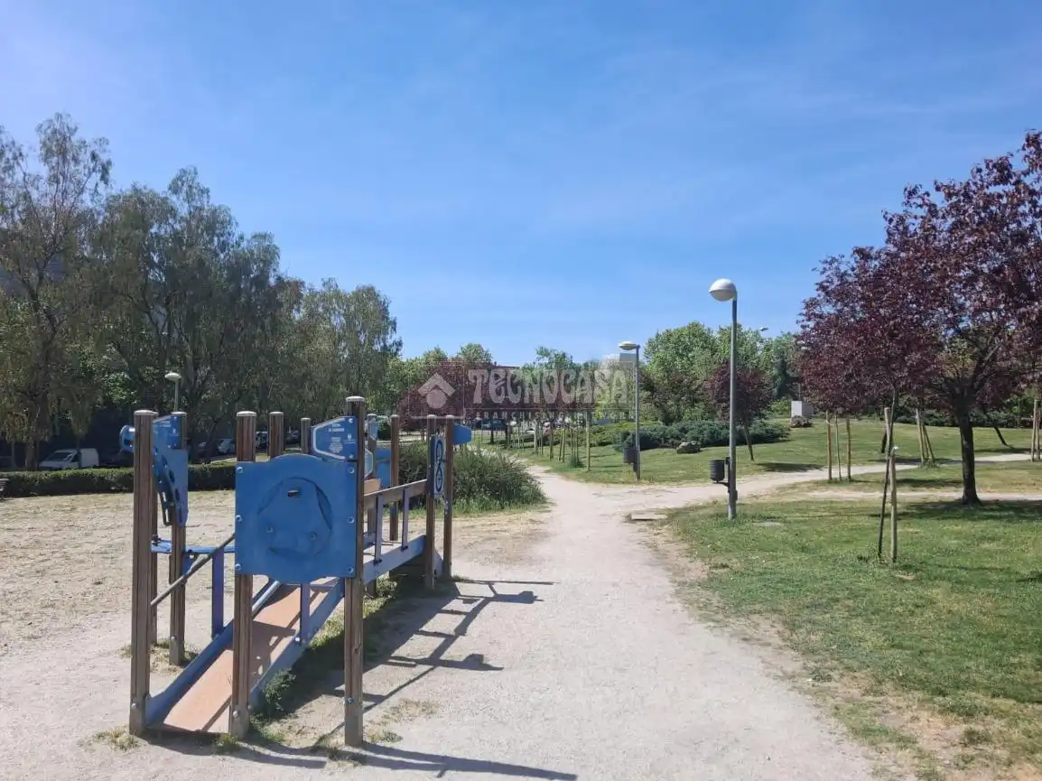 Commercial properties for sale in Alcobendas  with Air Conditioner and Terrace