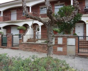 Vista exterior de Casa adosada en venda en Santa Susanna amb Aire condicionat, Calefacció i Jardí privat