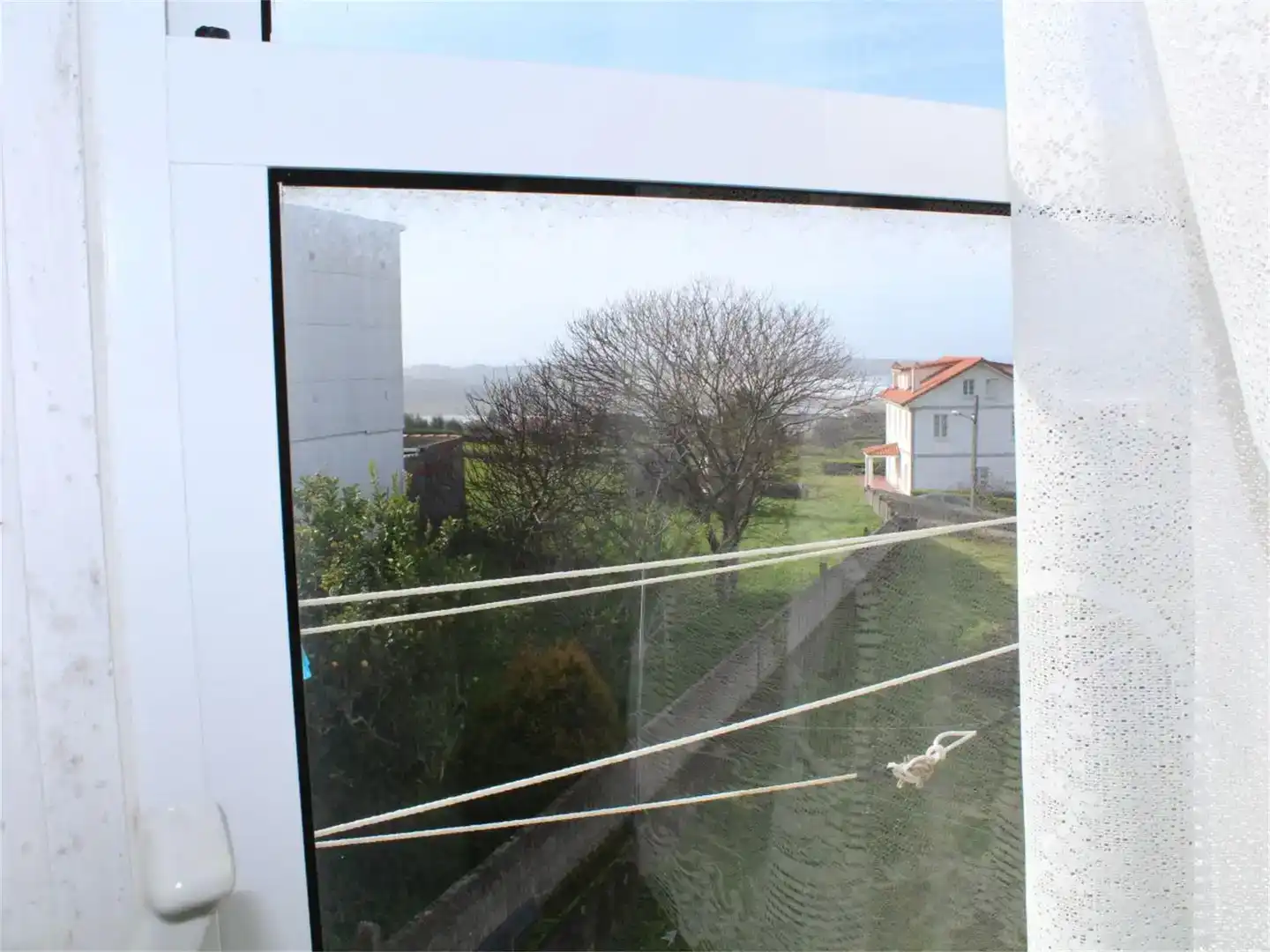 Vista exterior de Casa adosada en venda en Valdoviño amb Balcó