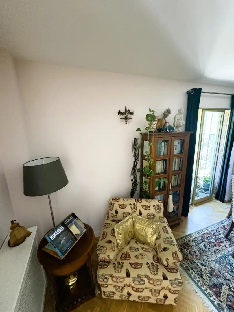 Sala d'estar de Casa adosada en venda en Las Rozas de Madrid amb Jardí privat, Parquet i Terrassa