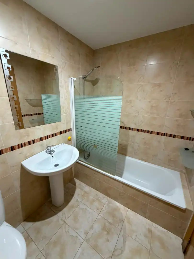 Badezimmer von Wohnung zur Miete in Maracena mit Heizung, Parkett und Terrasse