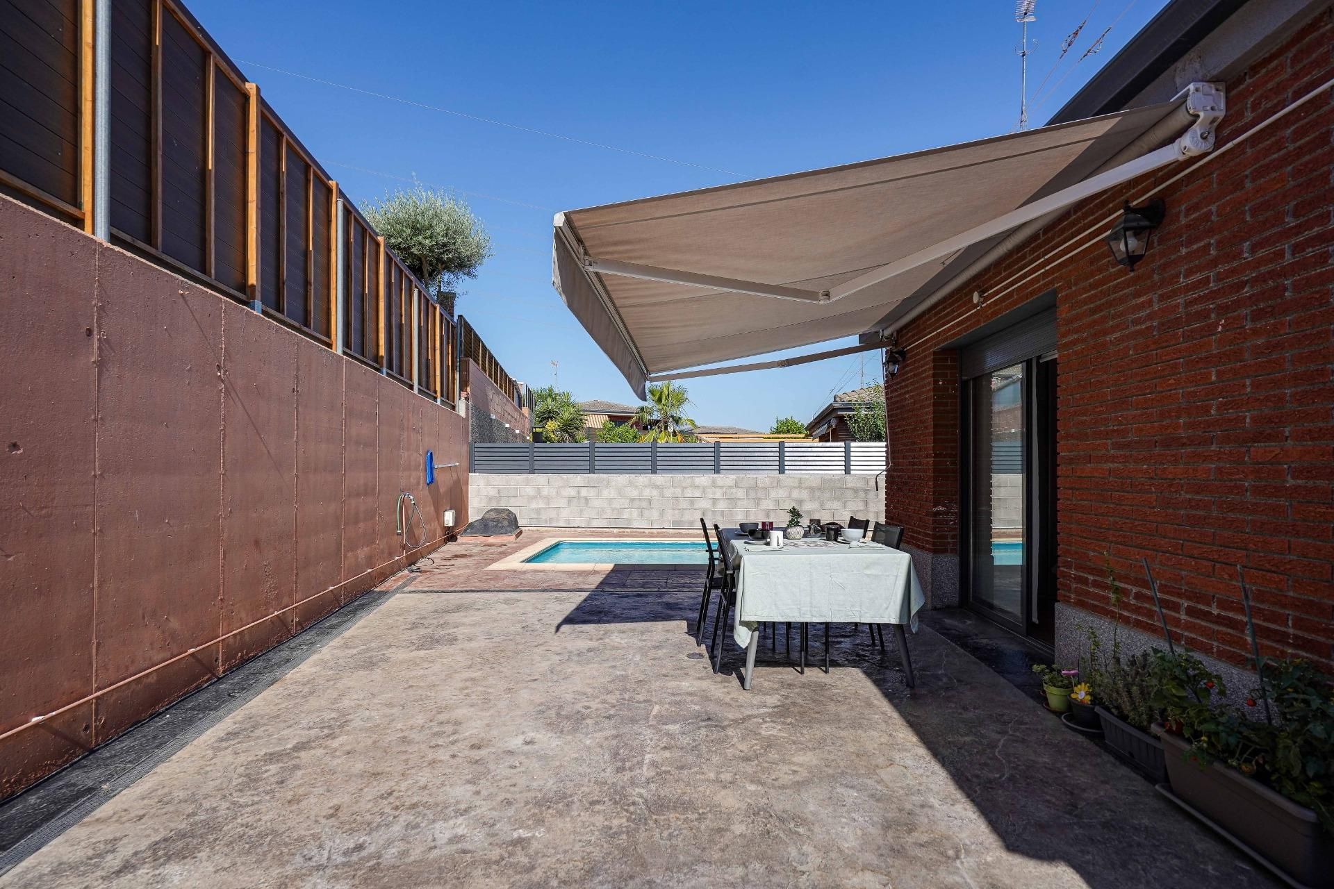 Terrace of House or chalet for sale in Masquefa  with Air Conditioner, Heating and Private garden