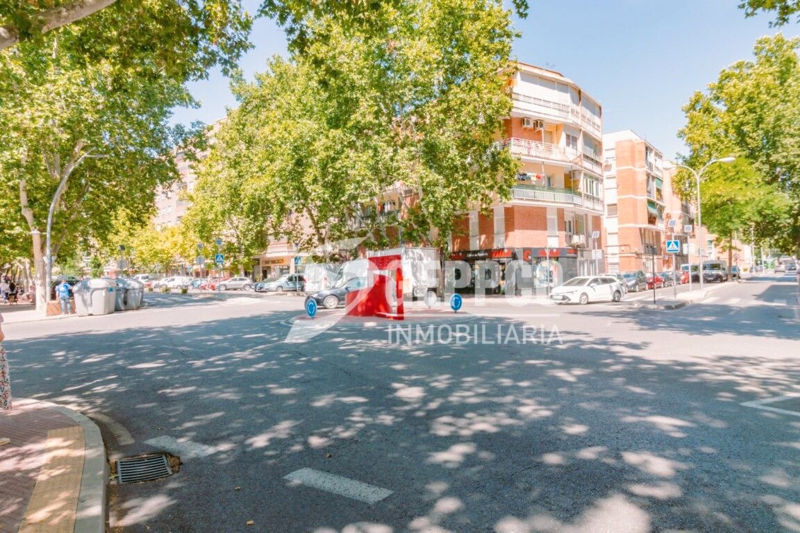 Vista exterior de Pis en venda en Alcalá de Henares amb Calefacció, Parquet i Terrassa