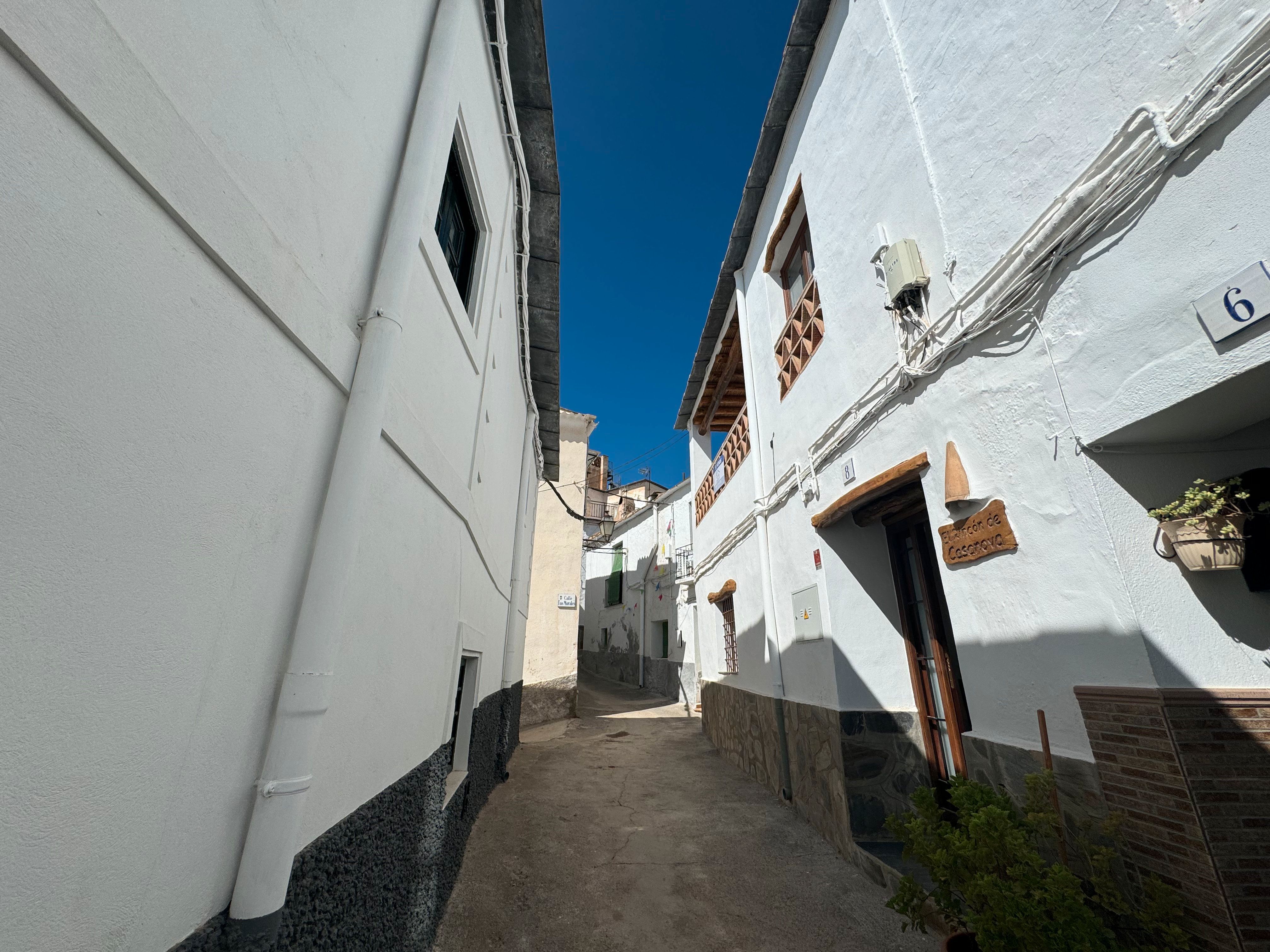 Vista exterior de Casa adosada en venta en Alpujarra de la Sierra con Terraza