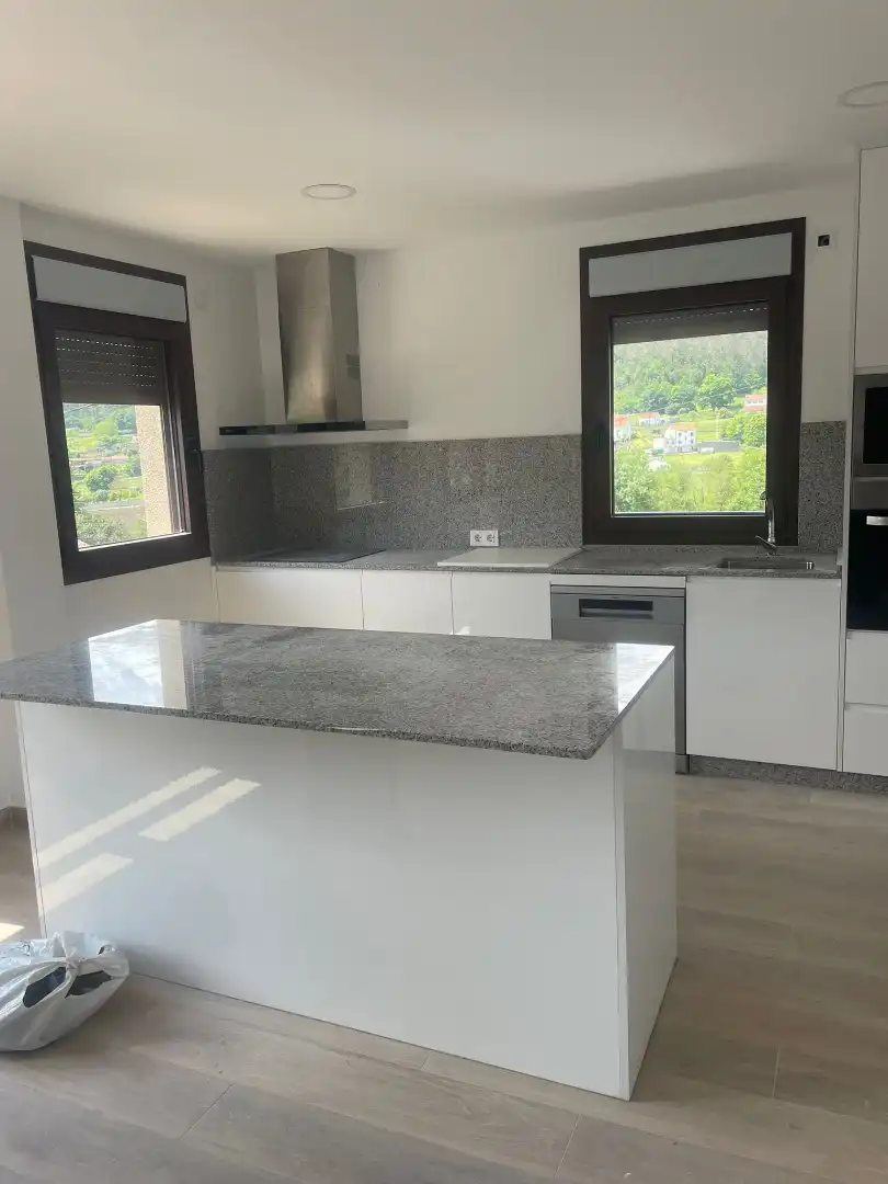 Cocina de Casa o chalet de alquiler en Santiago de Compostela  con Se aceptan mascotas