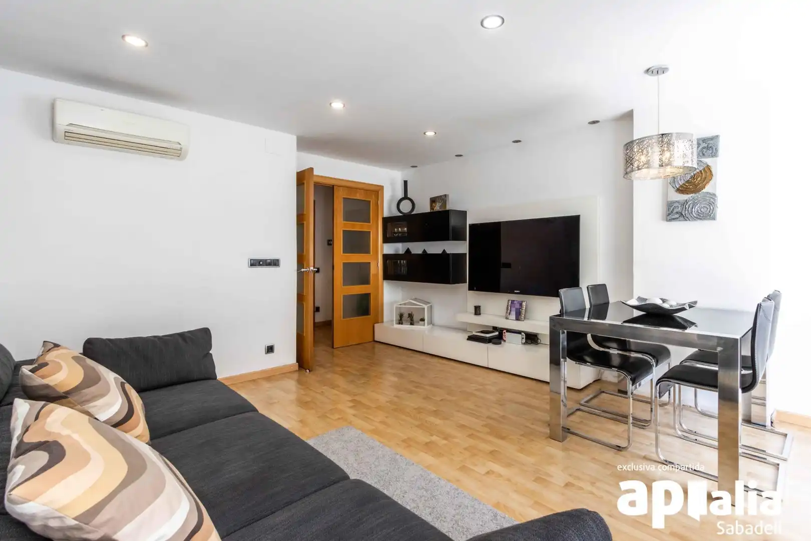 Living room of Flat for sale in Sabadell  with Heating, Private garden and Swimming Pool